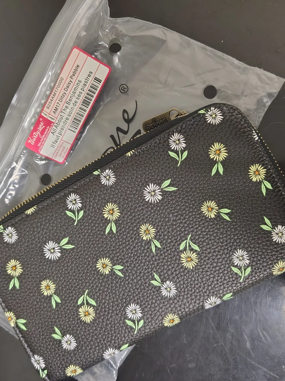 Thirty-One All About the Benjamins Wallet - Ditzy Daisy Pebble